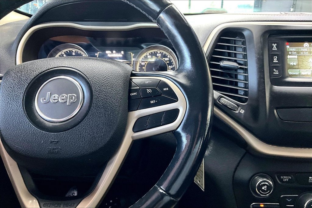 Used 2018 Jeep Cherokee Latitude w/ Altitude Package AWD/4WD image 11
