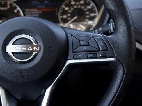Used 2025 Nissan Altima 2.5 SV FWD image 10