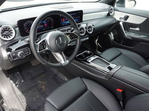 Used 2025 Mercedes-Benz CLA 250 image 11