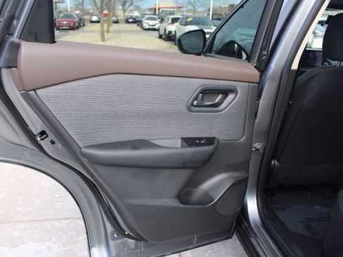 Used 2023 Nissan Rogue S image 24