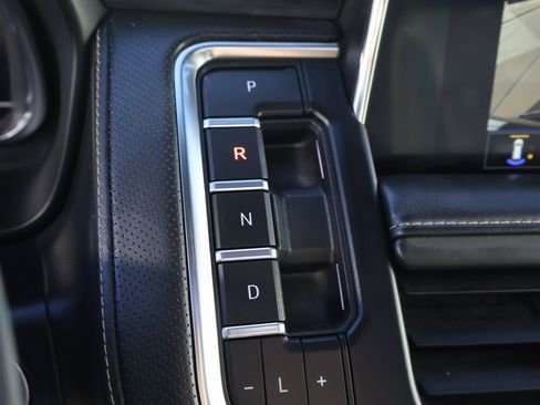 Used 2022 GMC Yukon SLT w/ SLT Premium Package image 32