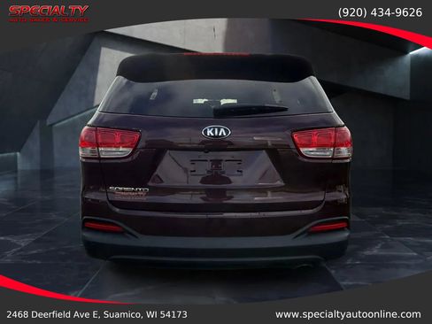Used 2017 Kia Sorento LX image 4