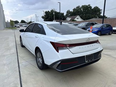 Used 2025 Hyundai Elantra SE FWD image 5