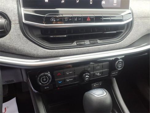 Used 2023 Jeep Compass Latitude w/ Sun and Sound Group image 19