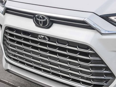 Used 2025 Toyota Grand Highlander AWD Hybrid image 6
