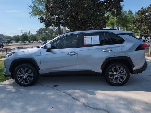 Certified 2022 Toyota RAV4 XLE Premium image 7