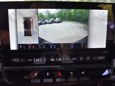 Used 2024 GMC Hummer EV 3X w/ LPO, Illumination Package AWD/4WD image 24