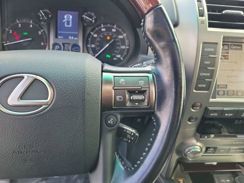 Used 2017 Lexus GX 460 Premium w/ Premium Package image 16