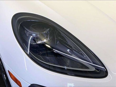 Certified 2023 Porsche Macan AWD/4WD image 12