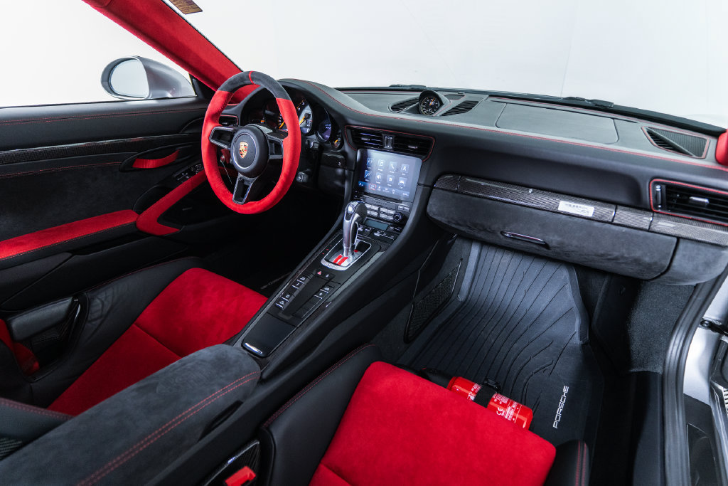 Certified 2018 Porsche 911 GT2 RS RWD image 32