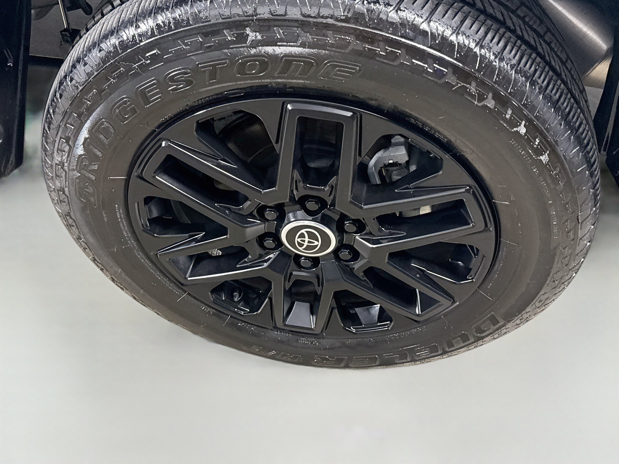 Used 2024 Toyota Tundra Limited AWD/4WD image 9