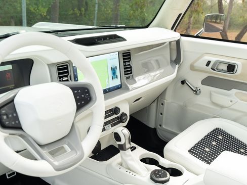 Used 2024 Ford Bronco Black Diamond AWD/4WD image 12