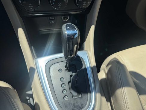 Used 2013 Chrysler 200 Limited FWD image 21