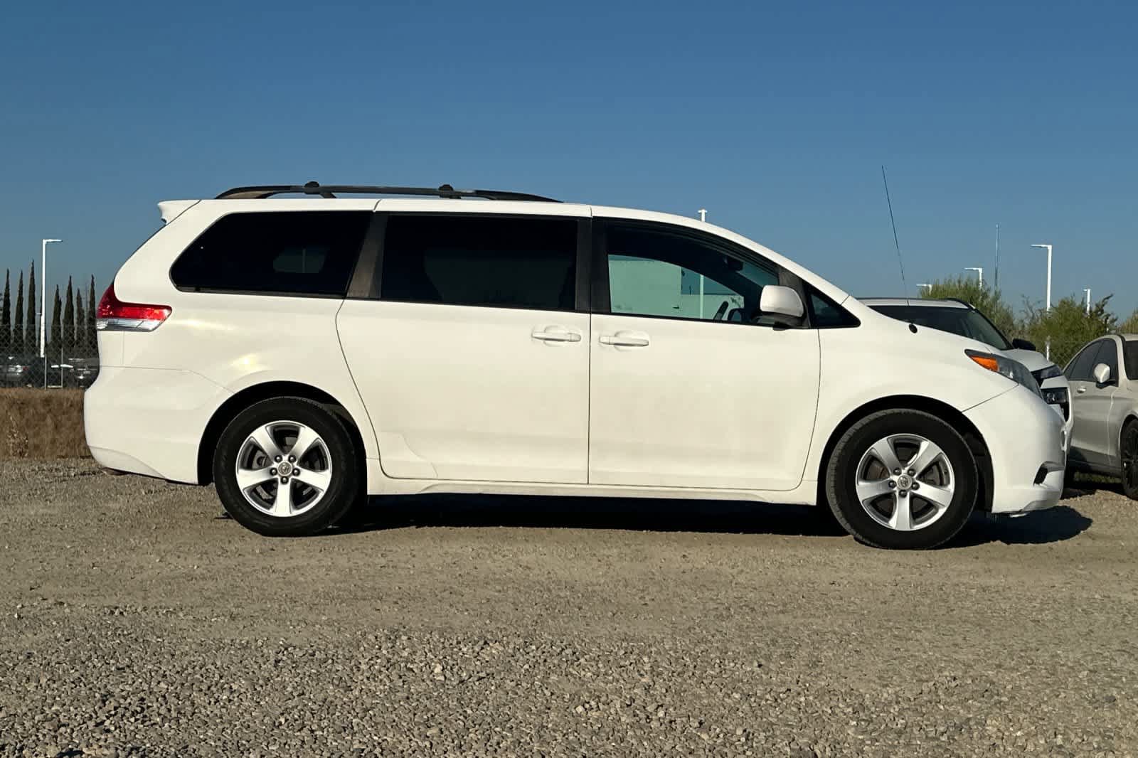 Used 2011 Toyota Sienna LE FWD image 9