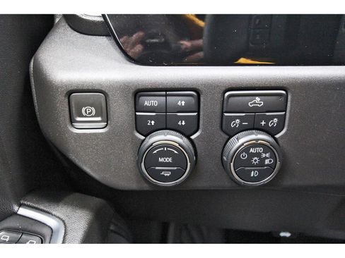 Used 2024 Chevrolet Silverado 1500 LT Trail Boss w/ Convenience Package II AWD/4WD image 19