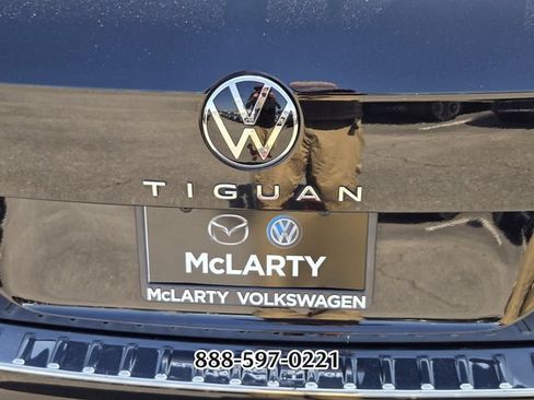 Certified 2022 Volkswagen Tiguan SE FWD image 14