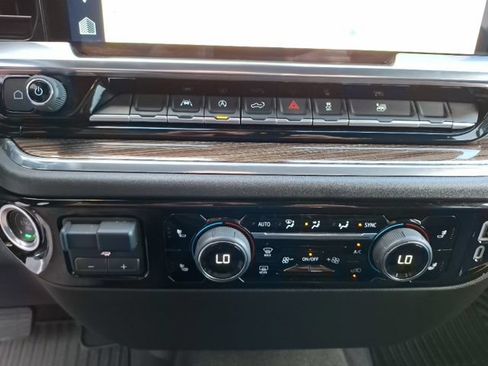 Used 2025 Chevrolet Silverado 1500 LT AWD/4WD image 25