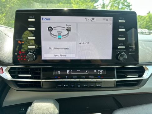 Used 2024 Toyota Sienna LE AWD/4WD image 35