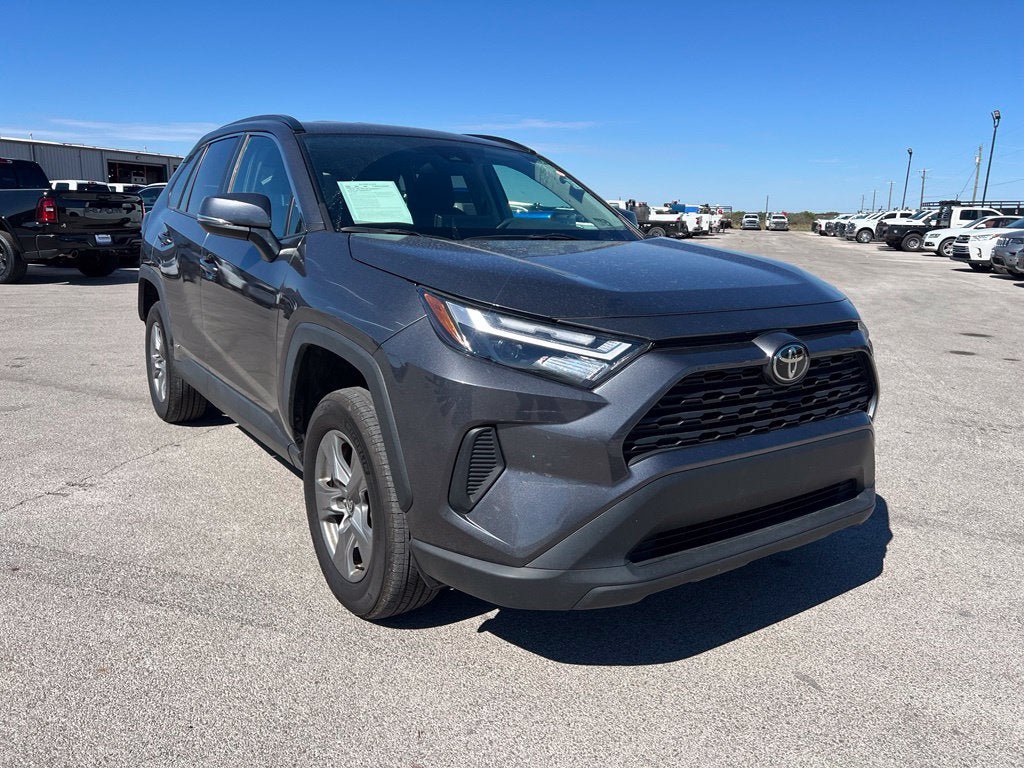 Used 2025 Toyota RAV4 XLE AWD/4WD image 9