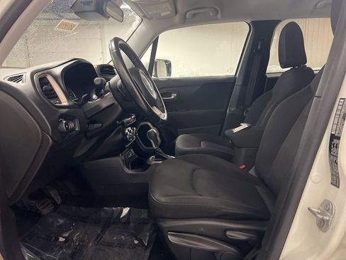 Used 2017 Jeep Renegade Latitude image 7