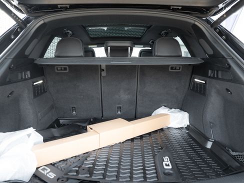 Certified 2025 Audi Q5 Prestige image 29