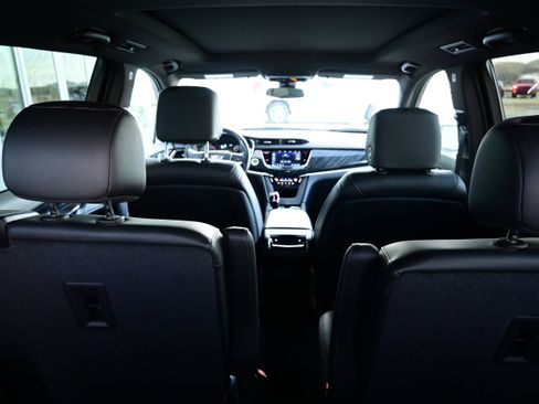Used 2025 Cadillac XT6 Premium Luxury image 15