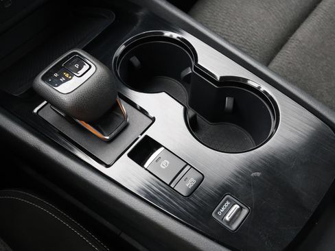Used 2024 Nissan Rogue SV FWD image 23