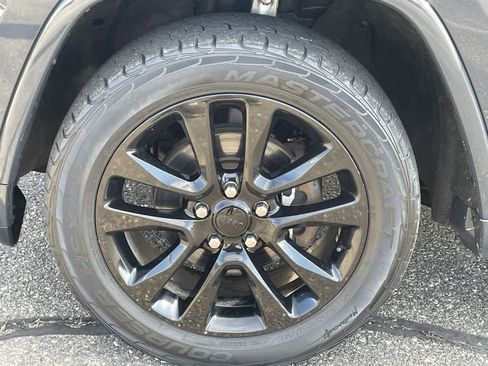 Used 2017 Jeep Grand Cherokee Altitude image 36