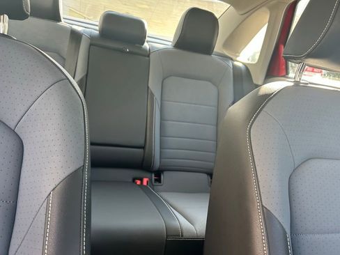 Used 2025 Volkswagen Jetta SE w/ Sunroof Package image 34