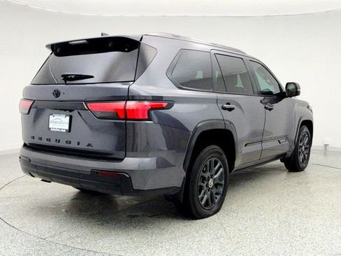 Used 2024 Toyota Sequoia Platinum image 5