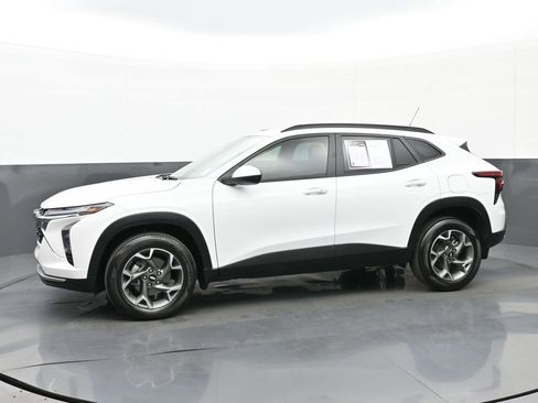 Used 2024 Chevrolet Trax LT w/ Driver Confidence Package image 6