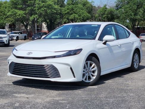 Used 2026 Toyota Camry LE FWD image 1