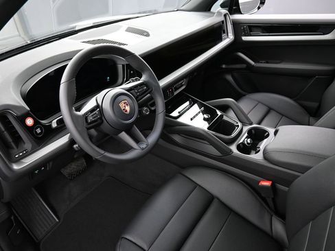 New 2026 Porsche Cayenne AWD/4WD image 4