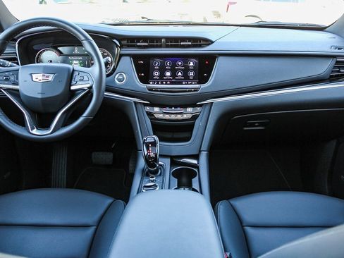 Used 2025 Cadillac XT6 Luxury image 13