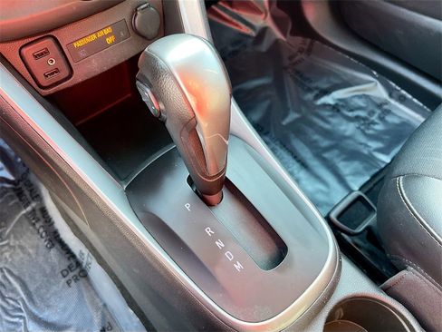 Used 2022 Chevrolet Trax LT w/ LT Convenience Package image 16