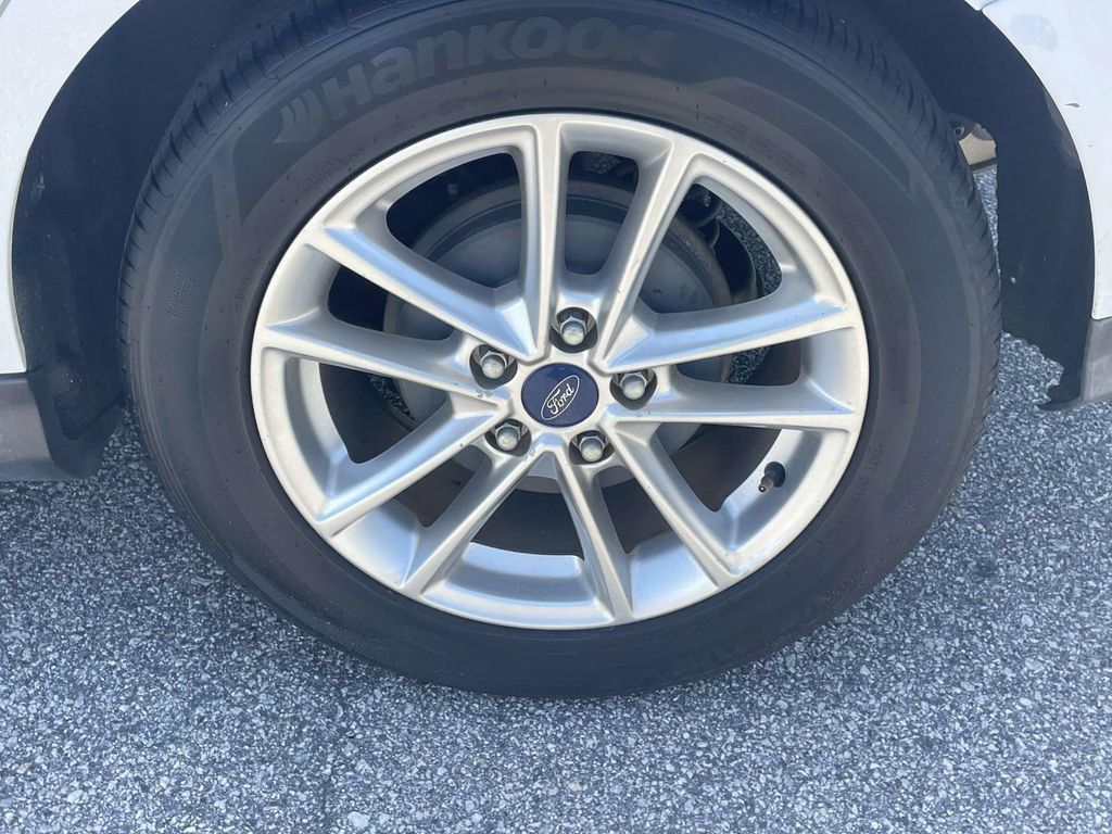 Used 2015 Ford Focus SE FWD image 7