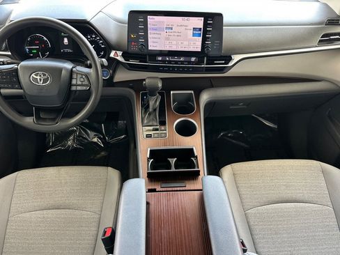 Certified 2023 Toyota Sienna LE FWD image 14