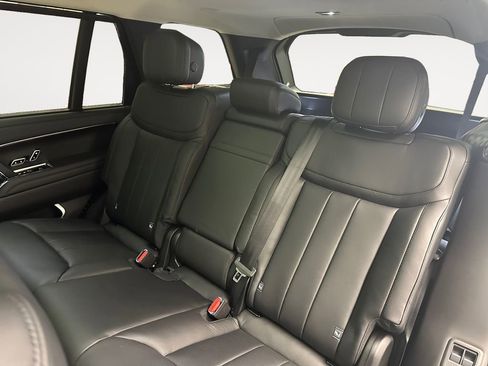 New 2026 Land Rover Range Rover Long Wheelbase SE image 13