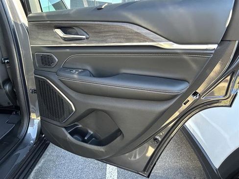 New 2025 Jeep Grand Cherokee Overland image 25
