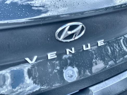 Used 2025 Hyundai Venue SE FWD image 10