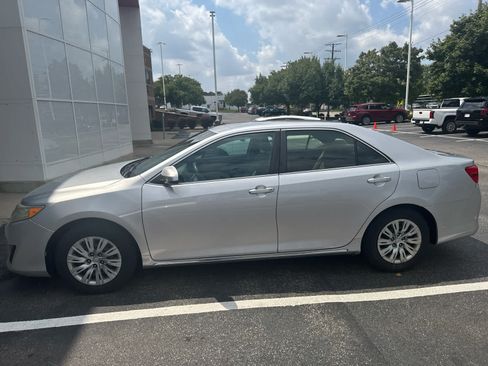 Used 2013 Toyota Camry LE FWD image 14