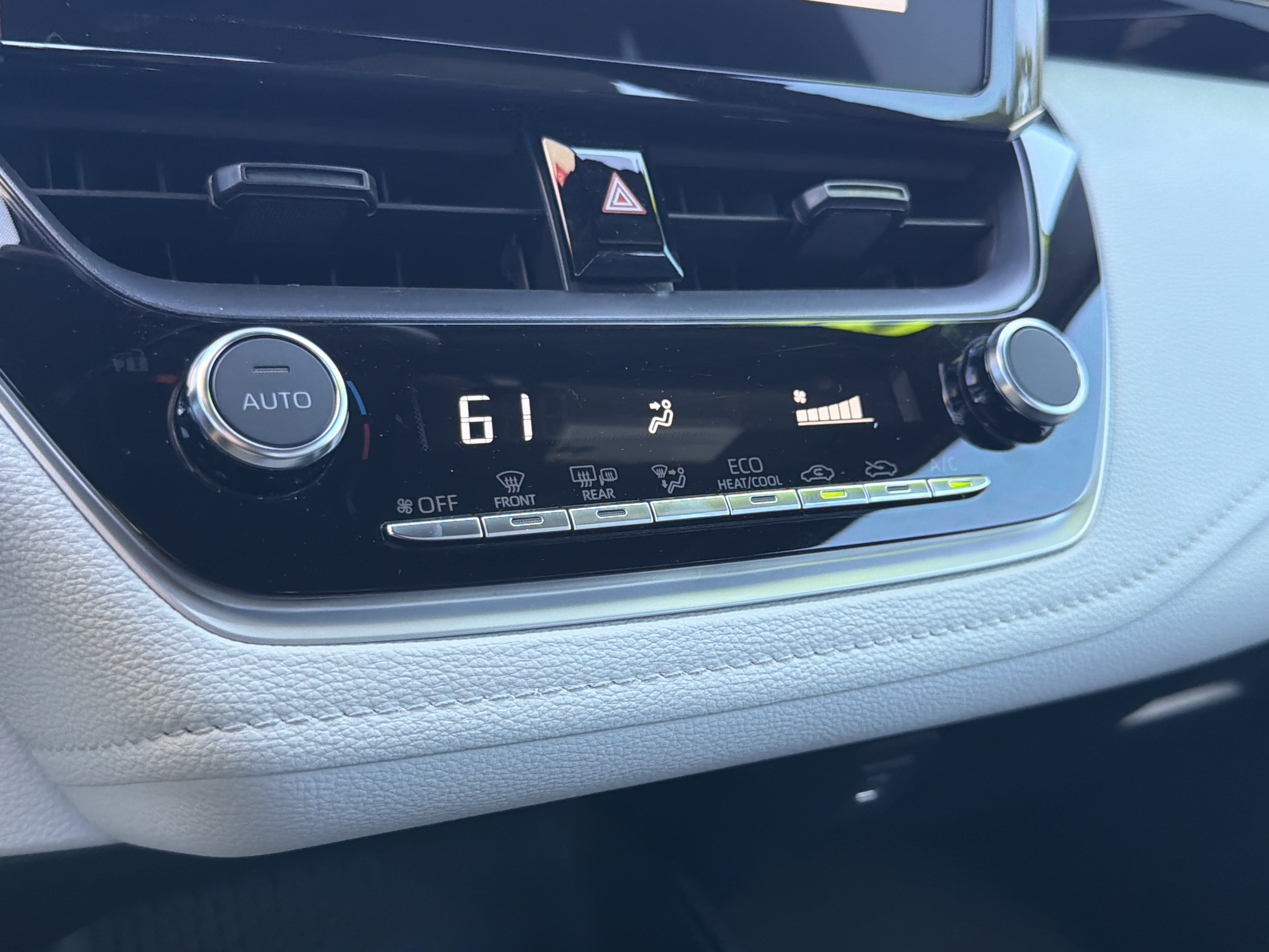Certified 2025 Toyota Corolla SE FWD image 8