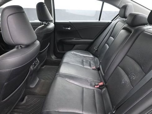 Used 2017 Honda Accord EX-L image 19