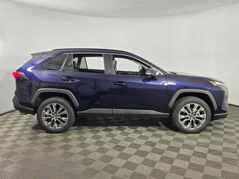 Used 2022 Toyota RAV4 XLE Premium FWD image 10