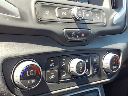 Used 2023 GMC Terrain SLE w/ Driver Convenience Package FWD image 14