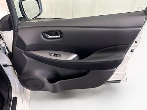 Used 2025 Nissan Leaf S FWD image 30