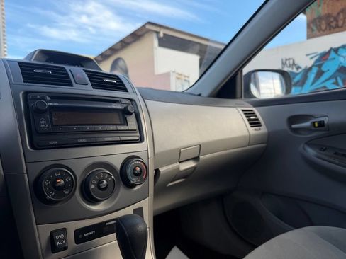 Used 2012 Toyota Corolla LE FWD image 17