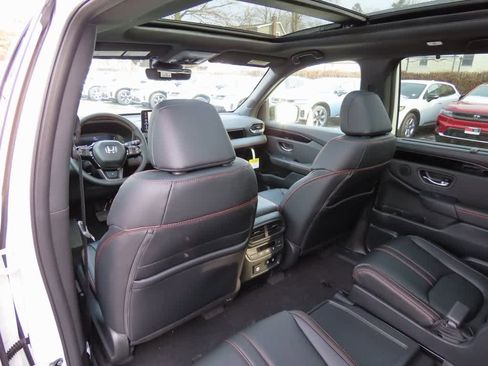 New 2026 Honda Pilot TrailSport image 17