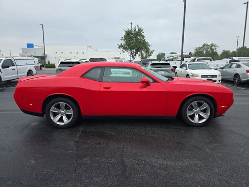 Used 2019 Dodge Challenger SXT image 11