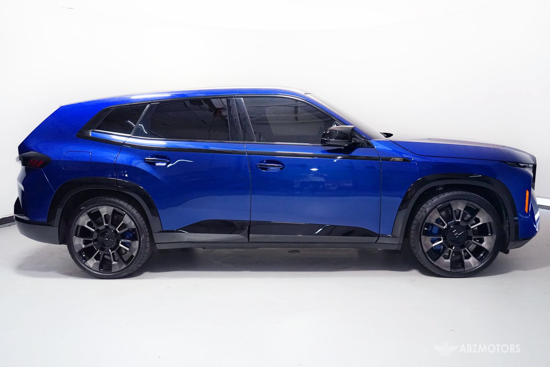 Used 2023 BMW XM AWD/4WD image 3